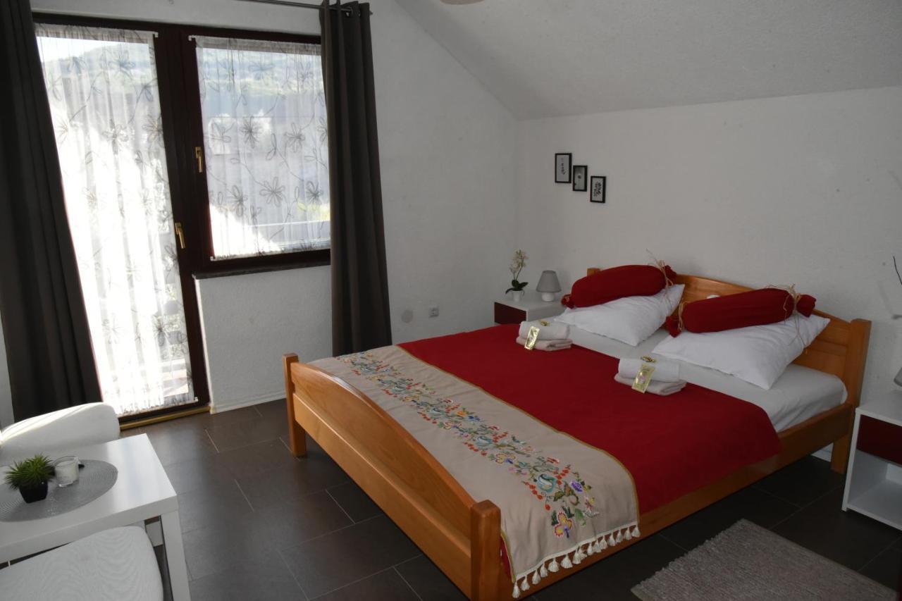Apartment Bobic Licko Petrovo Selo Ngoại thất bức ảnh
